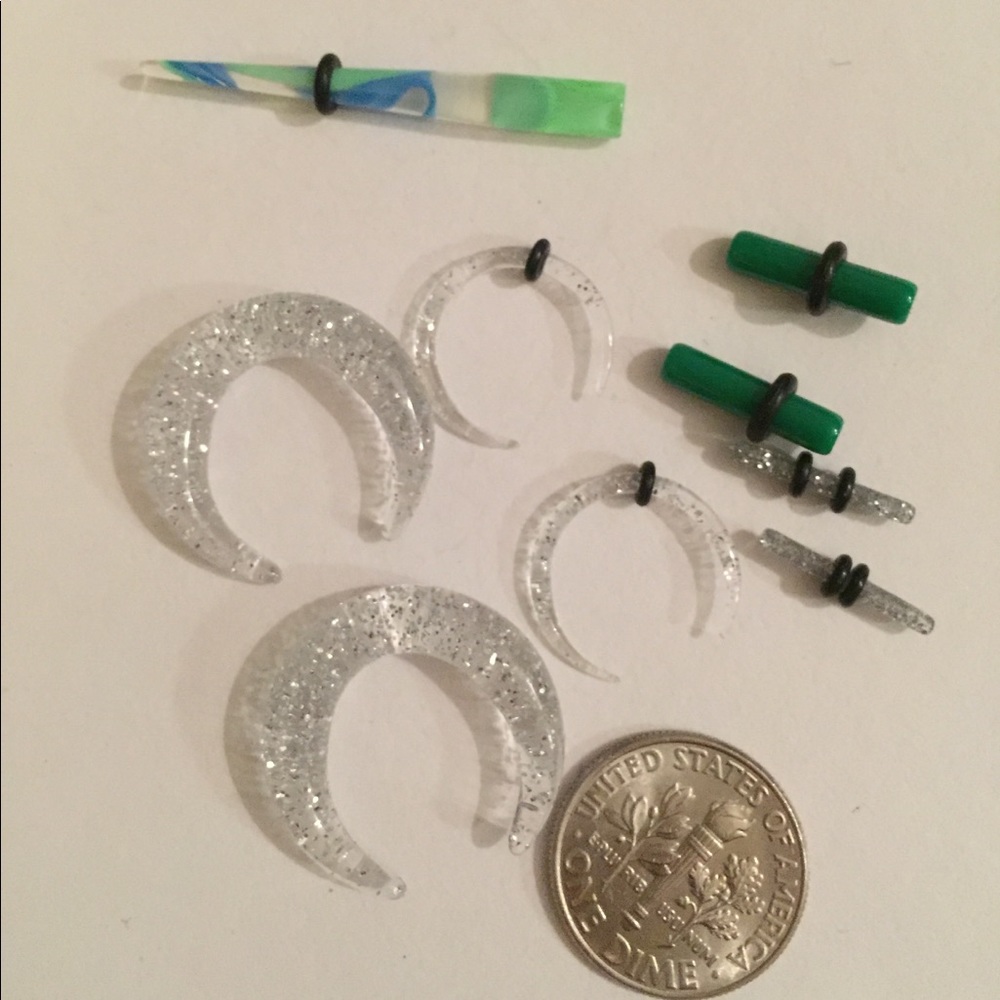 Ear stretching kit